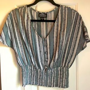 Short sleeved cinched waist shirt